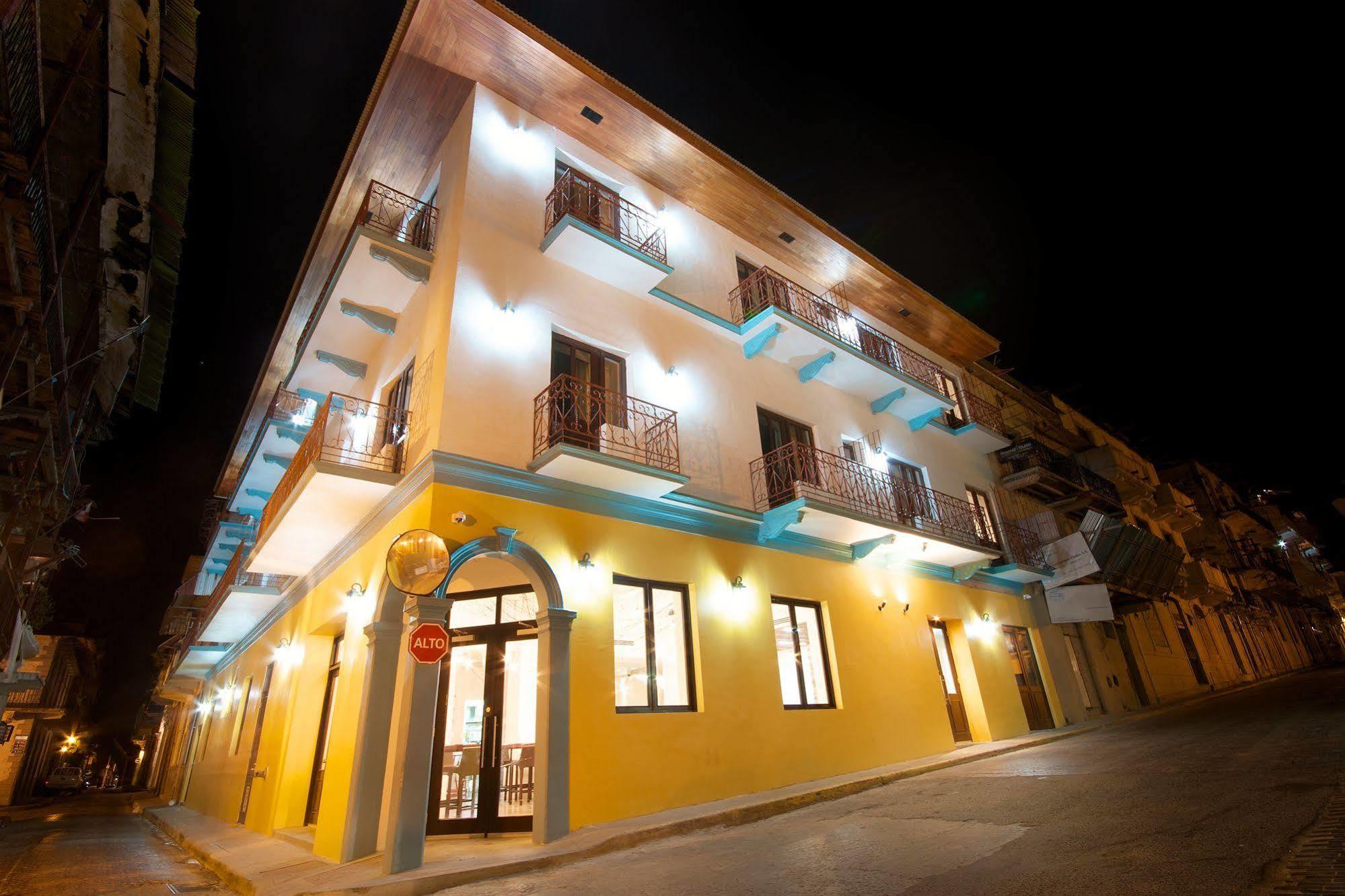 Tantalo - Kitchen - Roofbar 4*